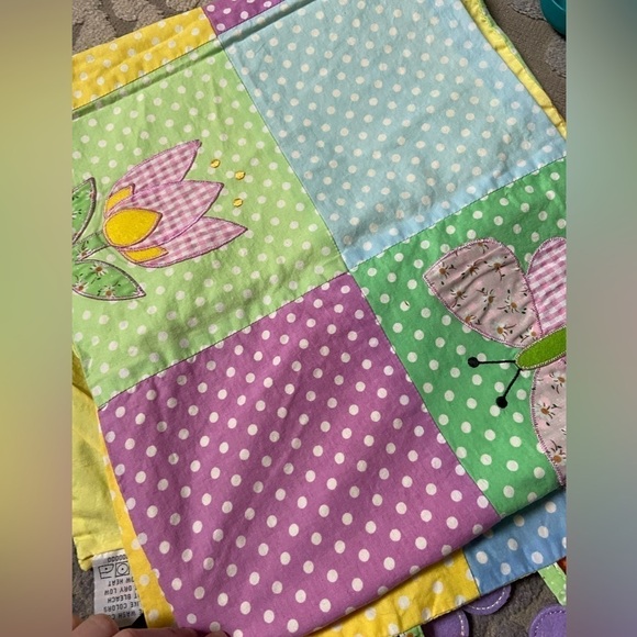 Quacker Factory spring table runner 62inchs + the flowers (close to 70 inches) - Picture 6 of 7